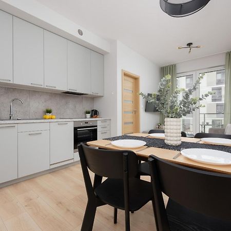 Stylish Apartments With Parking By Noclegi Renters Warschau Exterior foto