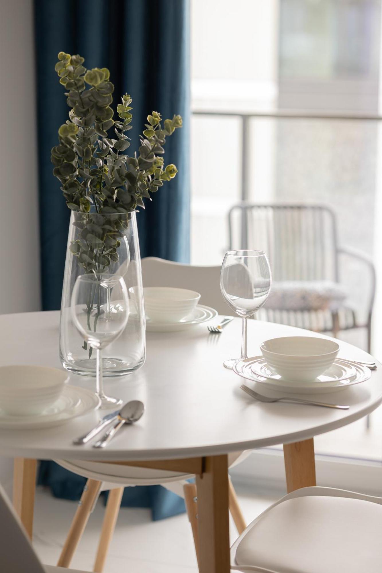 Stylish Apartments With Parking By Noclegi Renters Warschau Exterior foto
